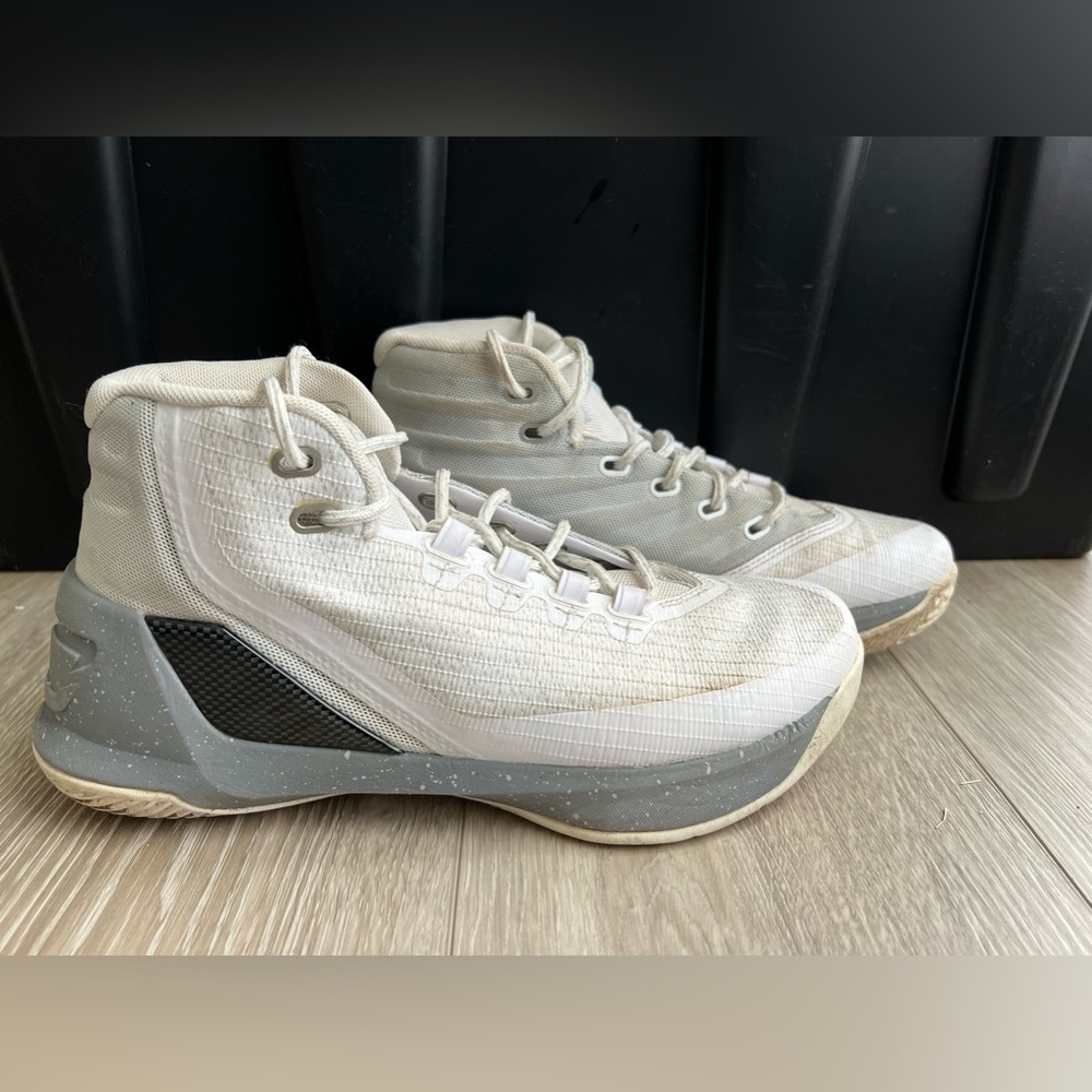 Under Armour Steph Curry Basketball Shoes size 6.5 Y